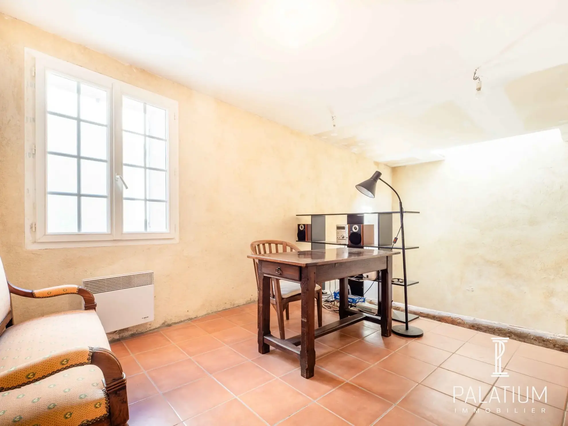 Maison de village rénovée à Pierrevert avec terrasse et cave, vue dégagée 