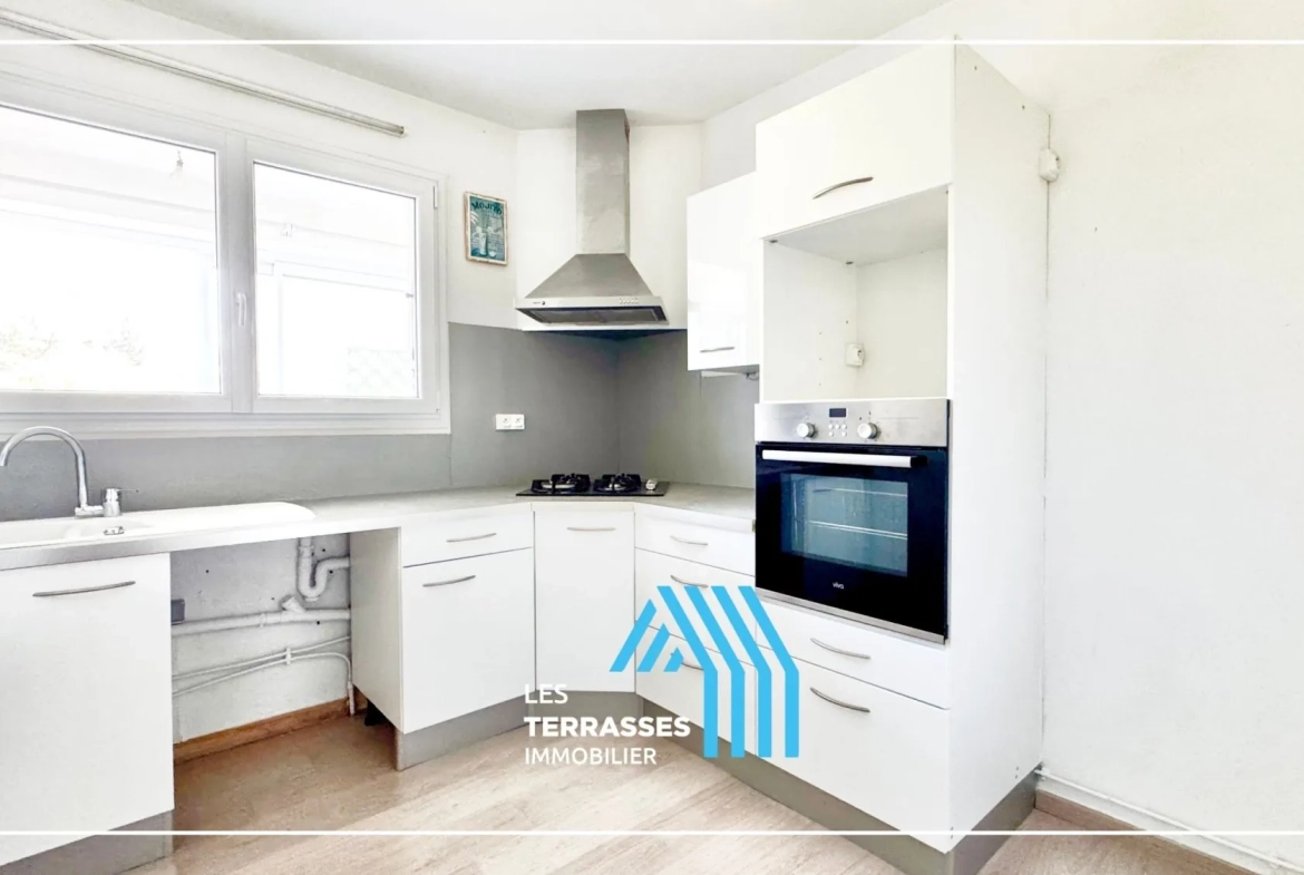 Appartement T4 rénové avec garage à Montélimar - Vue dégagée, proche commodités 