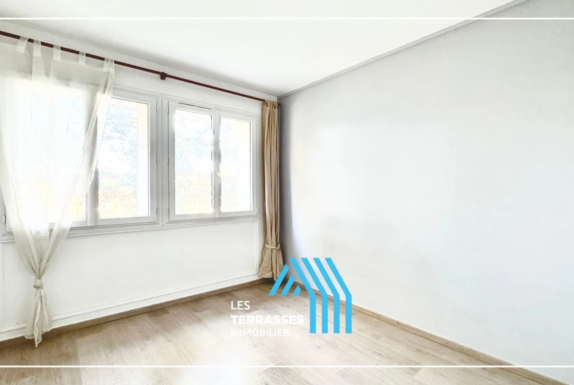 Appartement T4 rénové avec garage à Montélimar - Vue dégagée, proche commodités 