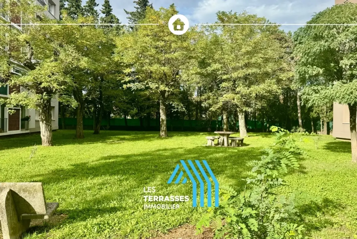 Appartement T4 rénové avec garage à Montélimar - Vue dégagée, proche commodités 