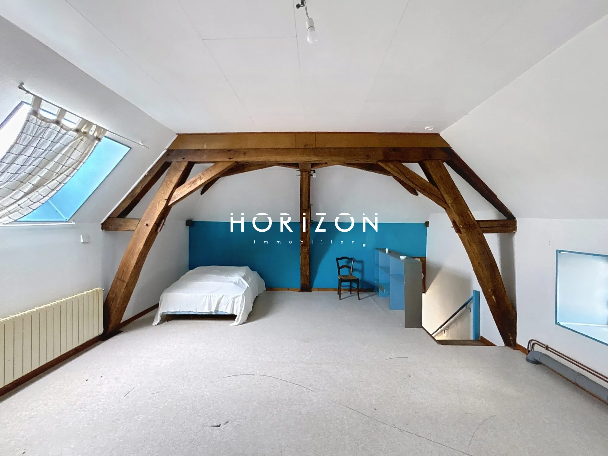 Maison en pierre rénovée avec terrasse dans le village du Clunisois - 94 m² 