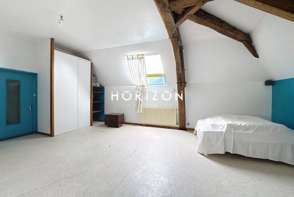 Maison en pierre rénovée avec terrasse dans le village du Clunisois - 94 m² 