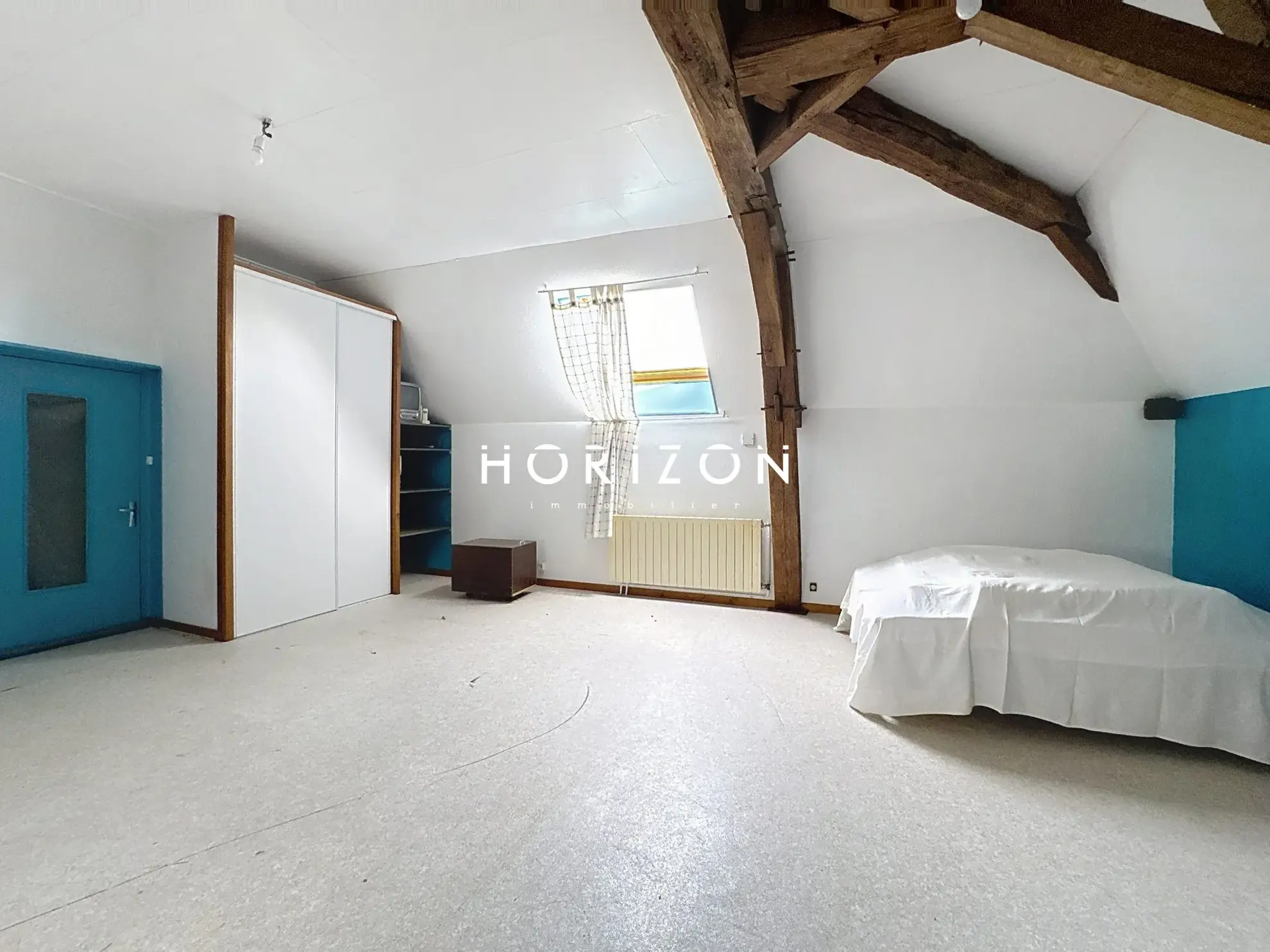 Maison en pierre rénovée avec terrasse dans le village du Clunisois - 94 m² 
