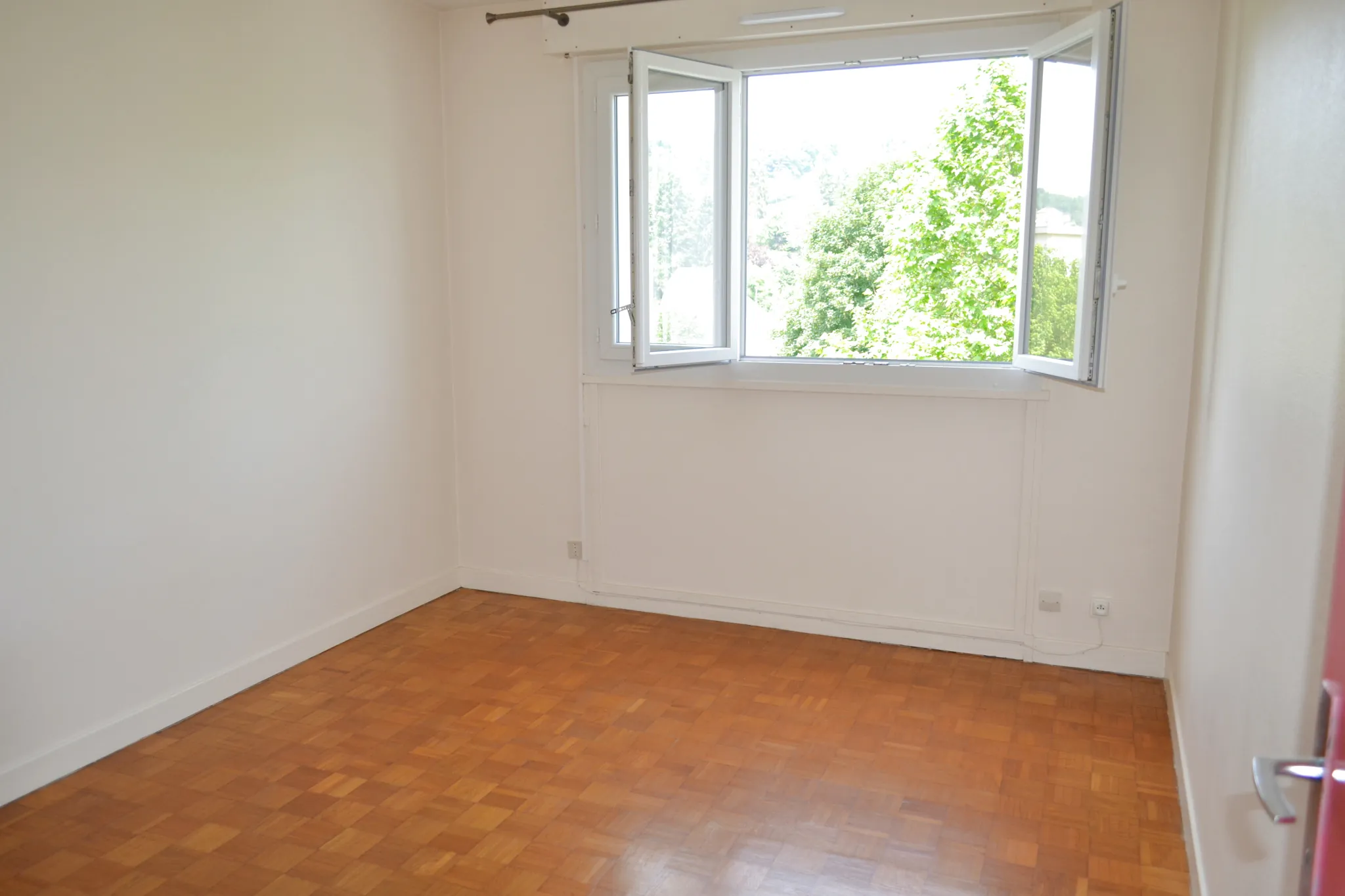 Appartement T3 lumineux avec cave et balcon à La Tour du Pin 