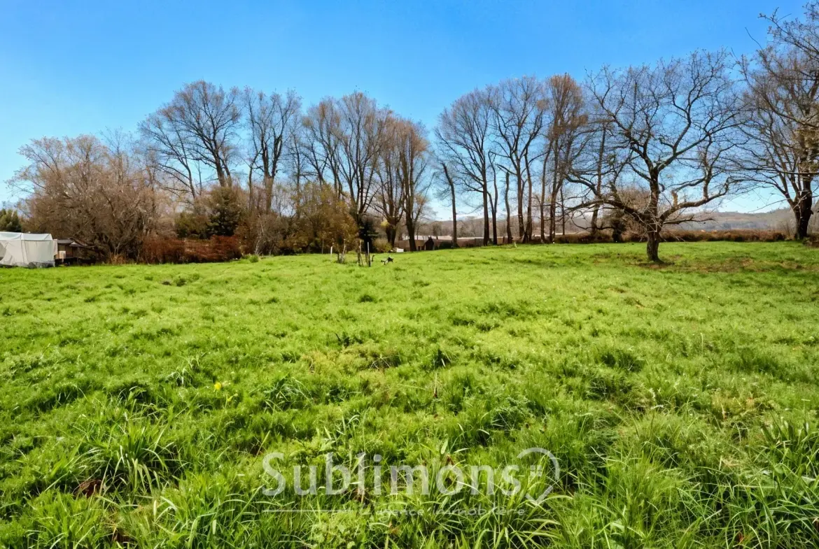 Terrain constructible de 2 700 m² à Grand Champ près de Vannes 