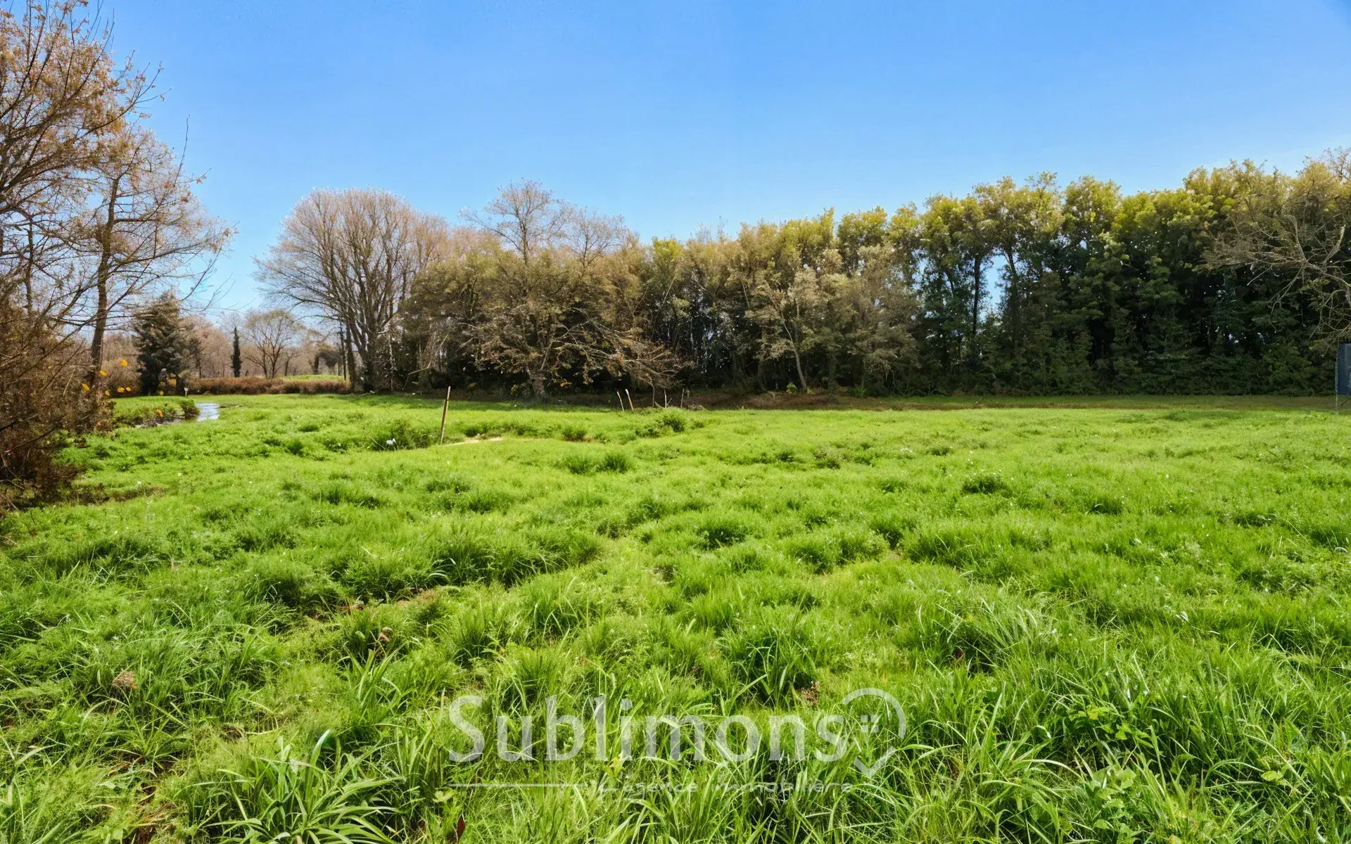 Terrain constructible de 2 700 m² à Grand Champ près de Vannes 