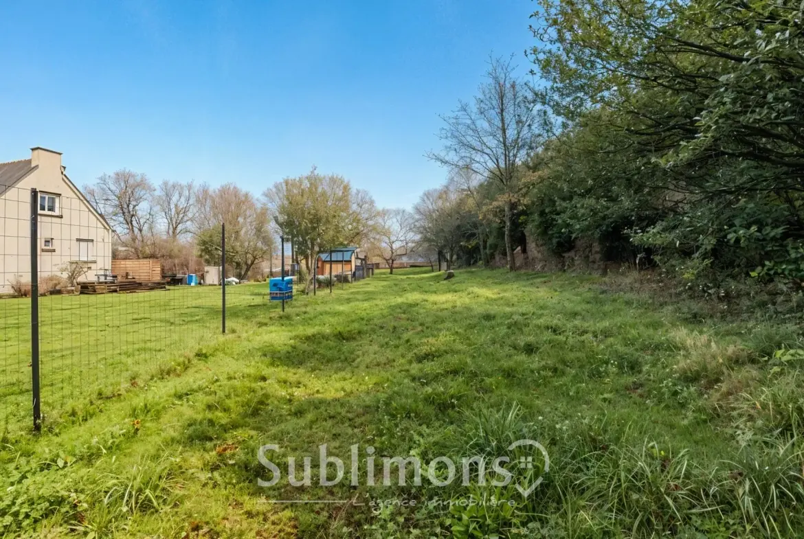 Terrain constructible de 2 700 m² à Grand Champ près de Vannes 