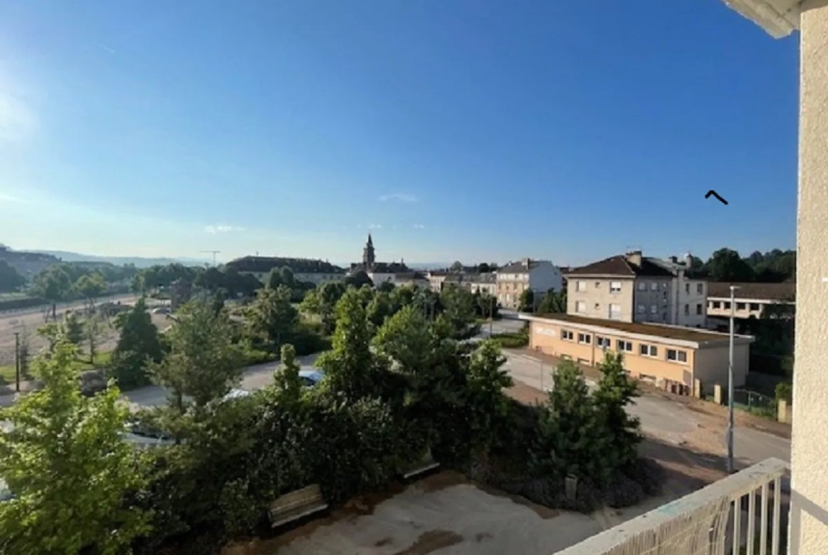 Appartement T4 à Saint-Dié-des-Vosges avec vue imprenable, garage et cave 