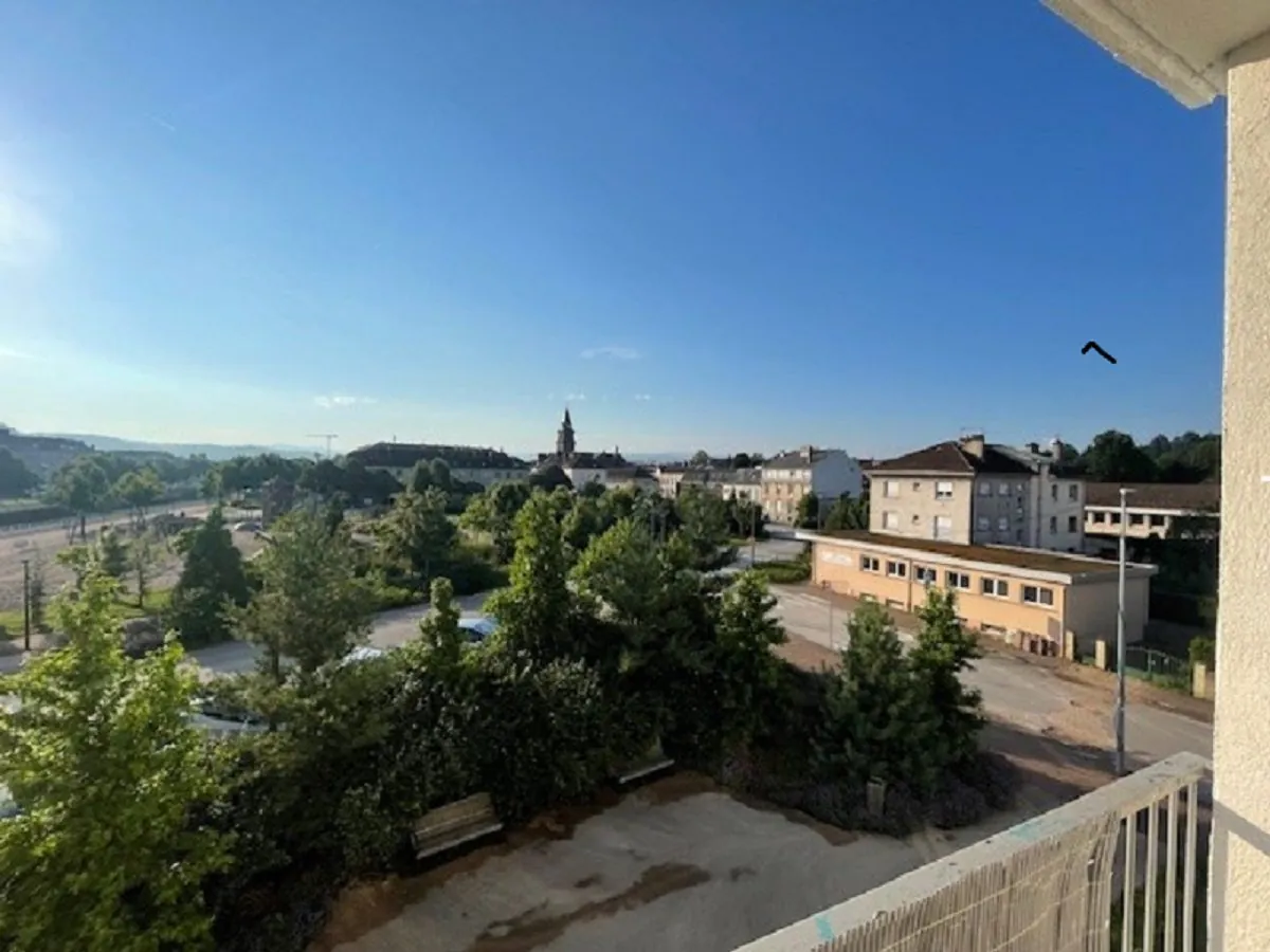 Appartement T4 à Saint-Dié-des-Vosges avec vue imprenable, garage et cave 