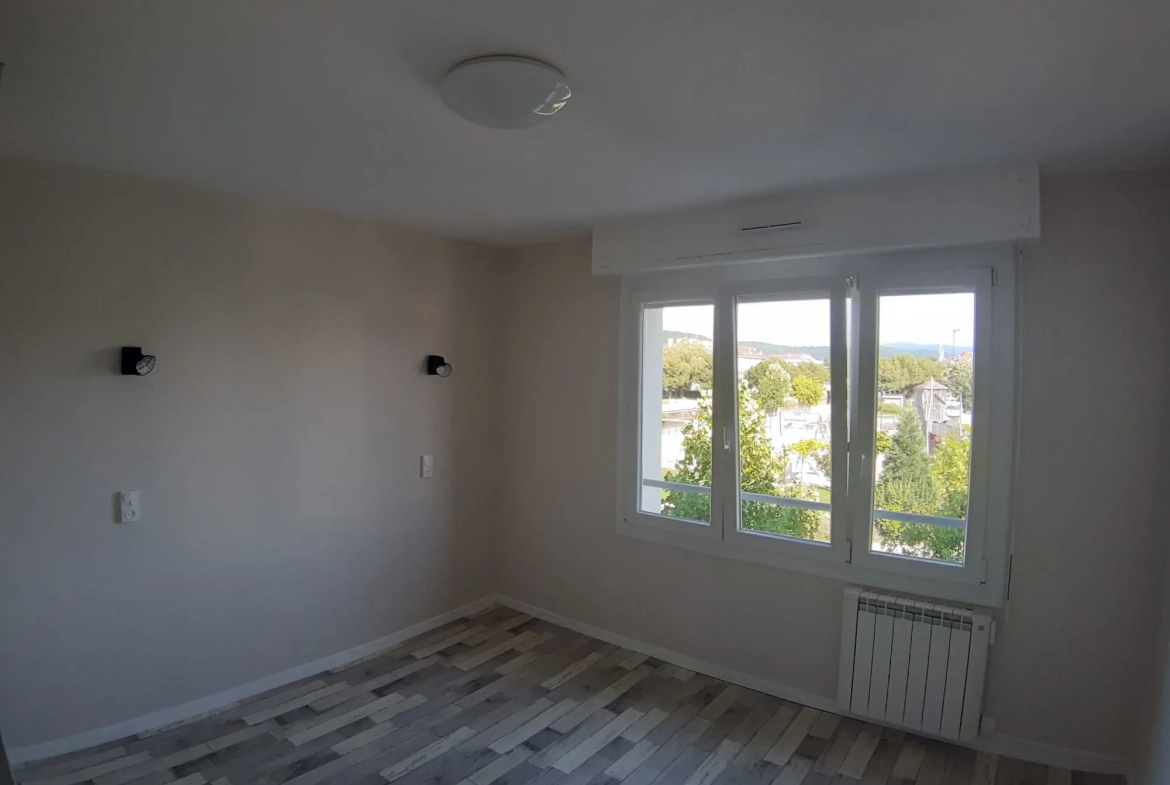 Appartement T4 à Saint-Dié-des-Vosges avec vue imprenable, garage et cave 