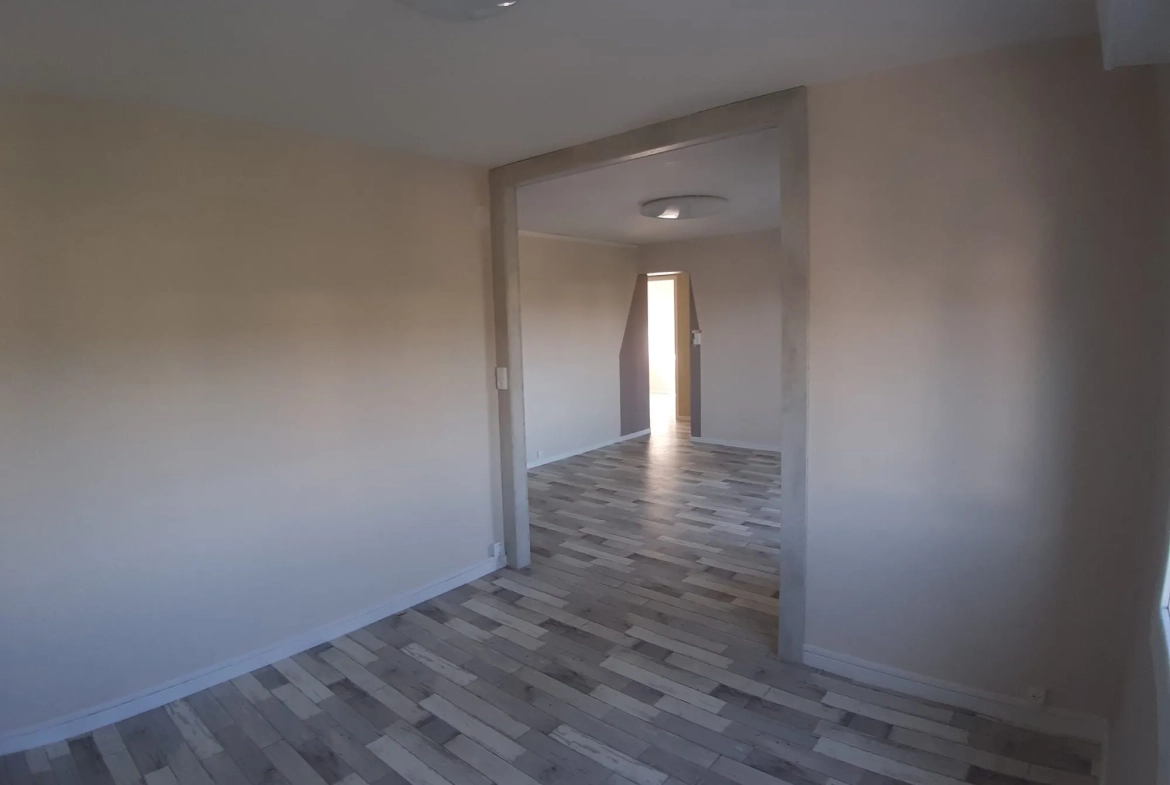 Appartement T4 à Saint-Dié-des-Vosges avec vue imprenable, garage et cave 