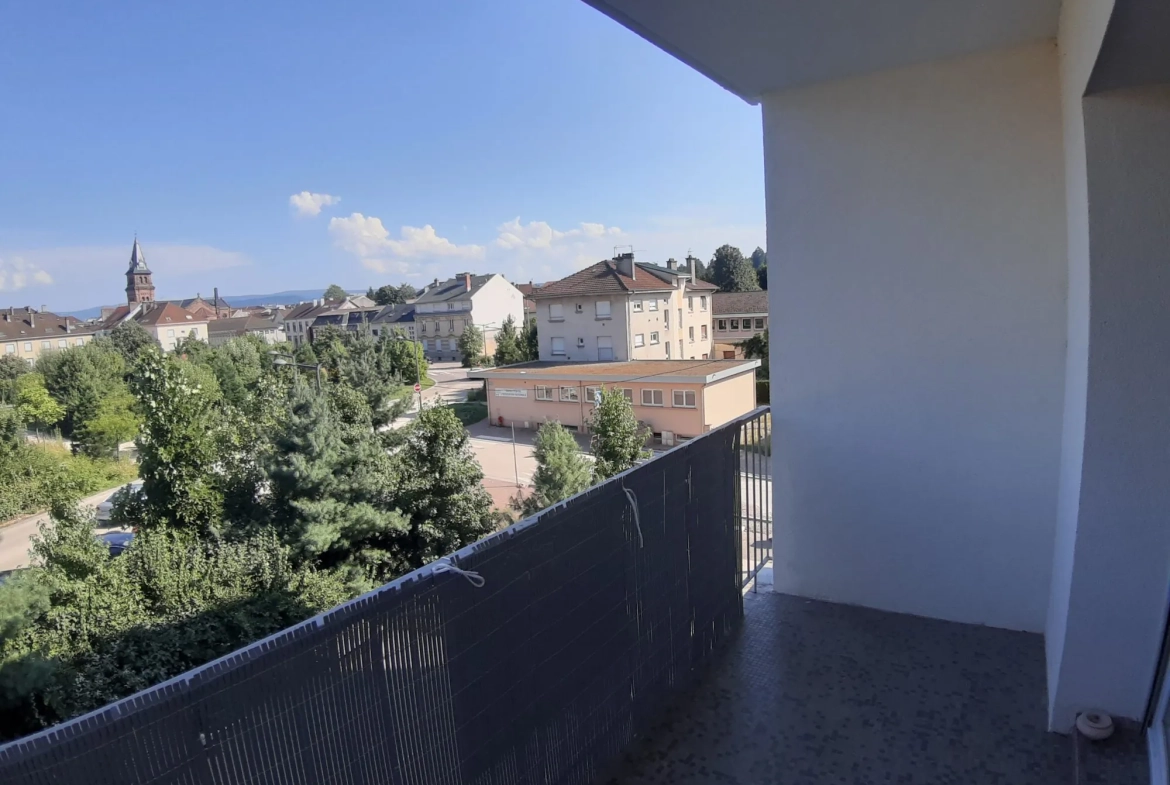 Appartement T4 à Saint-Dié-des-Vosges avec vue imprenable, garage et cave 