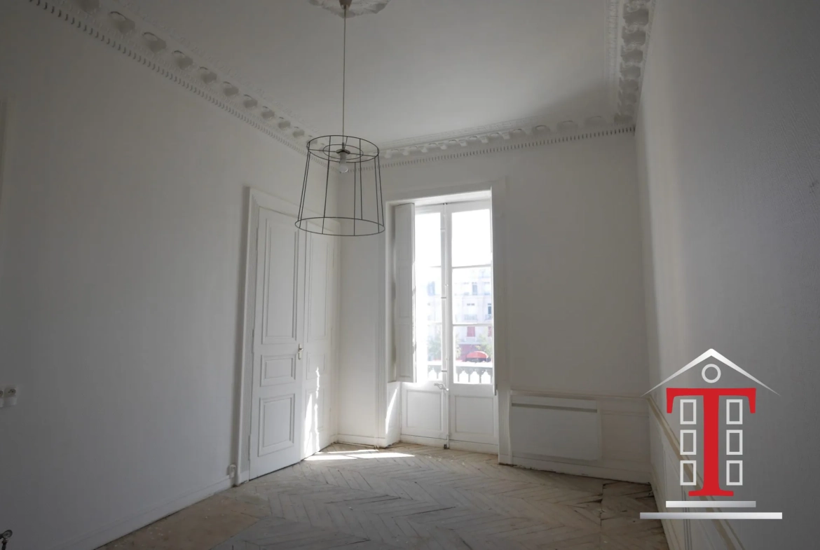 Studio à vendre à Angers Hyper-Centre avec balcon et vue sur Ralliement 