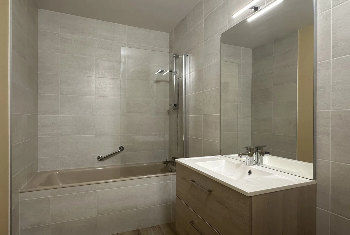 Appartement 4 pièces à Beaujeu de 86 m² avec balcon et cave - Investissement idéal 