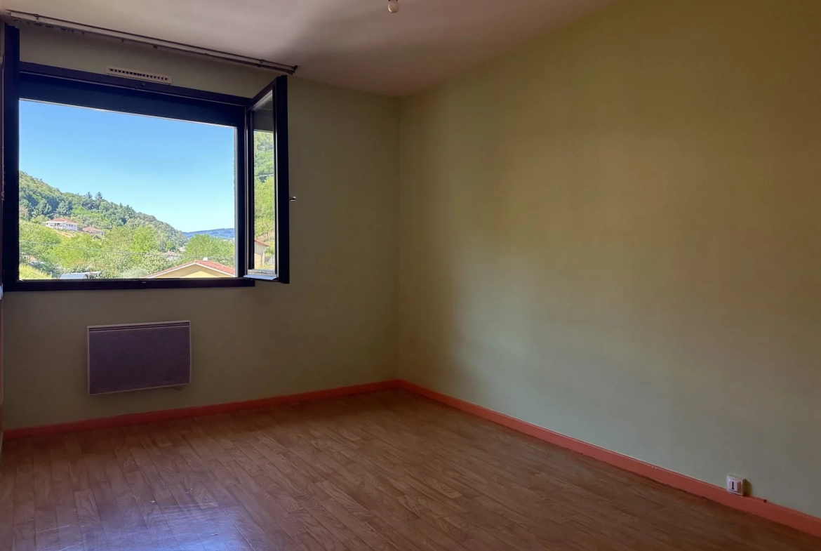 Appartement 4 pièces à Beaujeu de 86 m² avec balcon et cave - Investissement idéal 