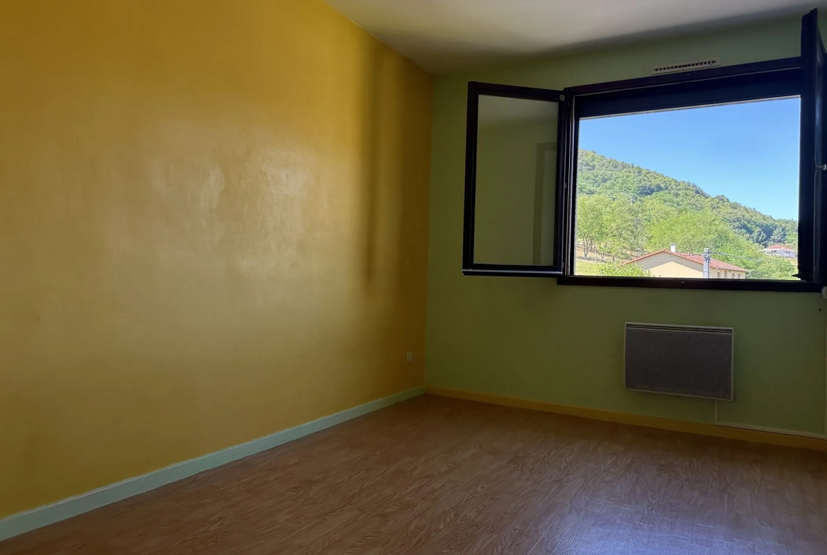 Appartement 4 pièces à Beaujeu de 86 m² avec balcon et cave - Investissement idéal 