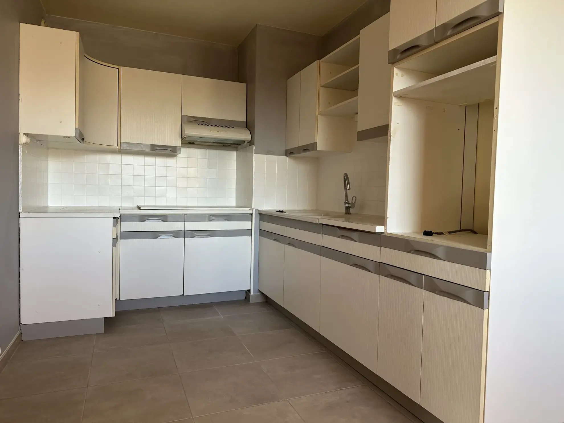 Appartement 4 pièces à Beaujeu de 86 m² avec balcon et cave - Investissement idéal 
