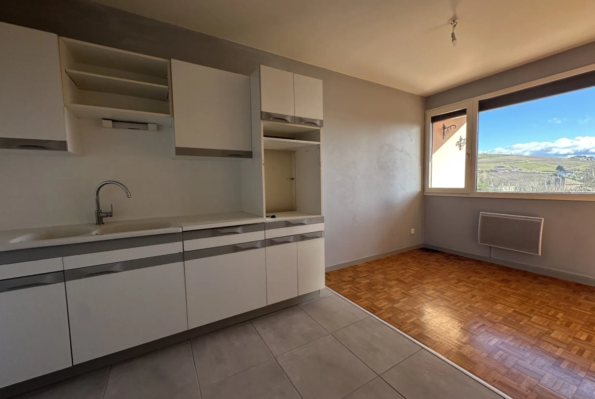 Appartement 4 pièces à Beaujeu de 86 m² avec balcon et cave - Investissement idéal 