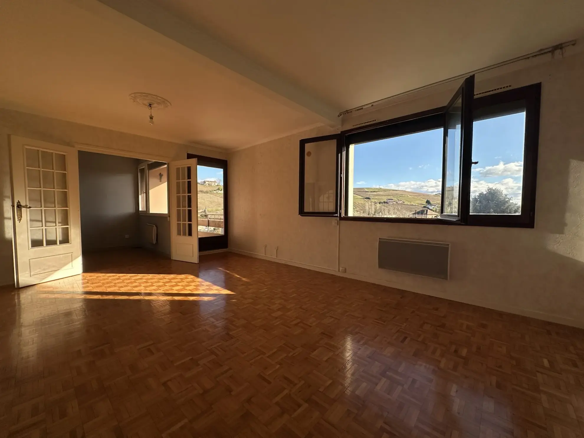Appartement 4 pièces à Beaujeu de 86 m² avec balcon et cave - Investissement idéal 
