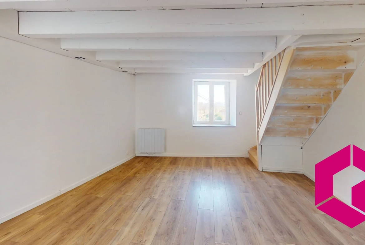 Maison de village rénovée avec 3 chambres à Verrières-en-Forez 