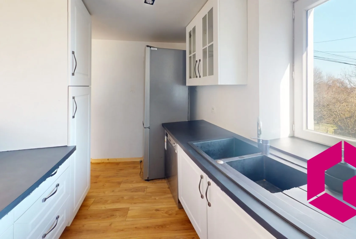Maison de village rénovée avec 3 chambres à Verrières-en-Forez 