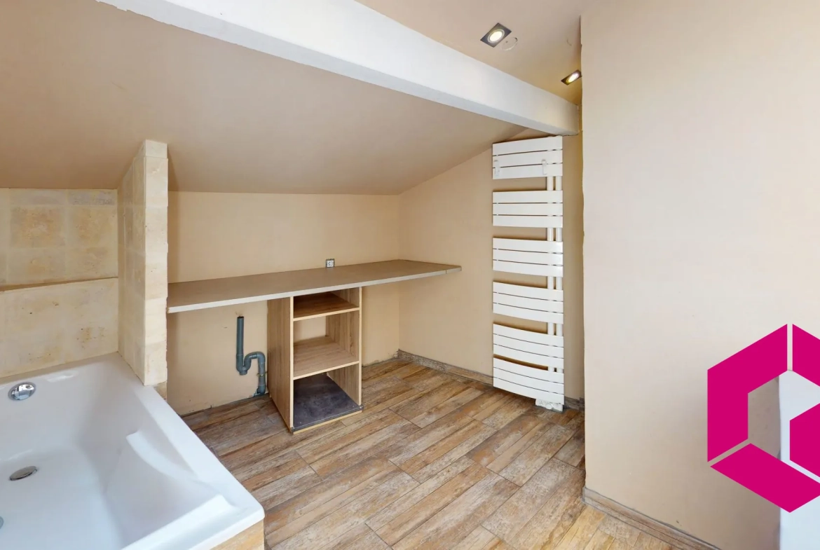 Maison de village rénovée avec 3 chambres à Verrières-en-Forez 