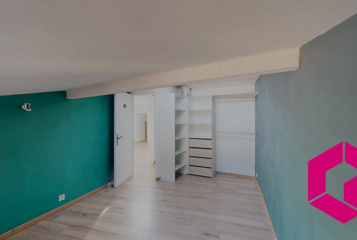Maison de village rénovée avec 3 chambres à Verrières-en-Forez 