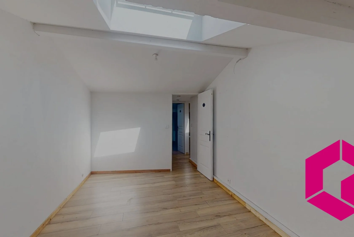 Maison de village rénovée avec 3 chambres à Verrières-en-Forez 