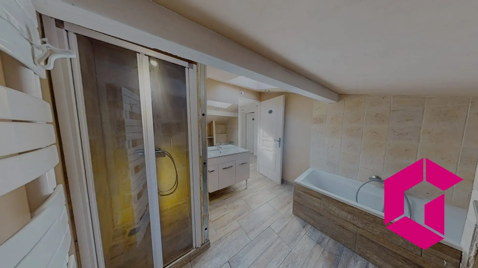 Maison de village rénovée avec 3 chambres à Verrières-en-Forez 