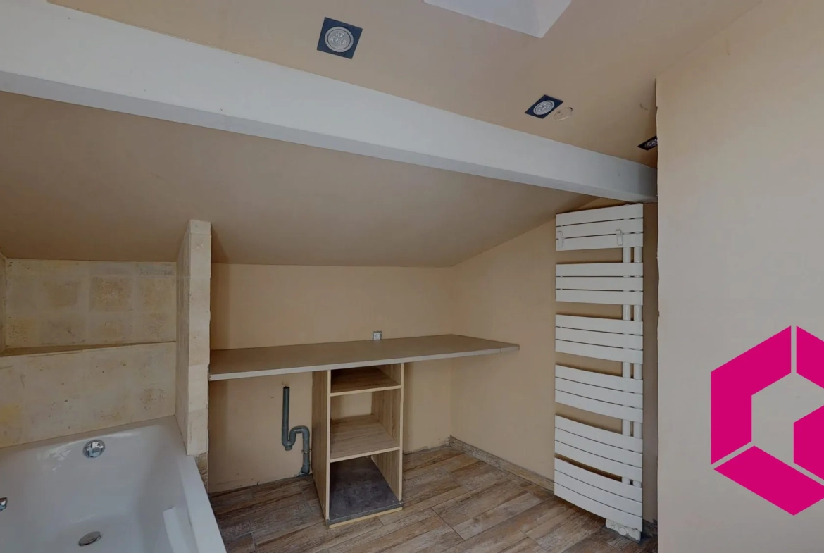 Maison de village rénovée avec 3 chambres à Verrières-en-Forez 