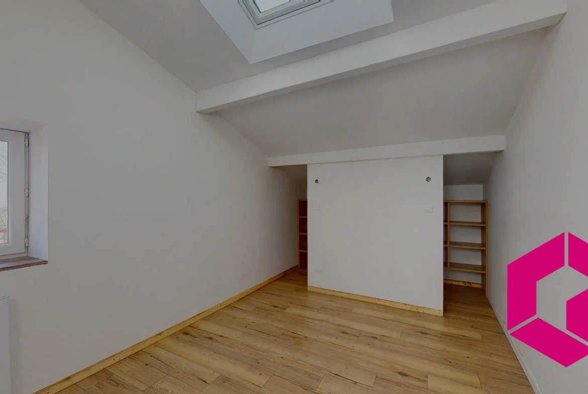 Maison de village rénovée avec 3 chambres à Verrières-en-Forez 