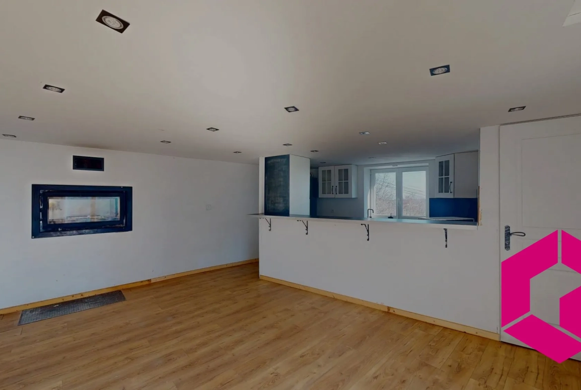 Maison de village rénovée avec 3 chambres à Verrières-en-Forez 