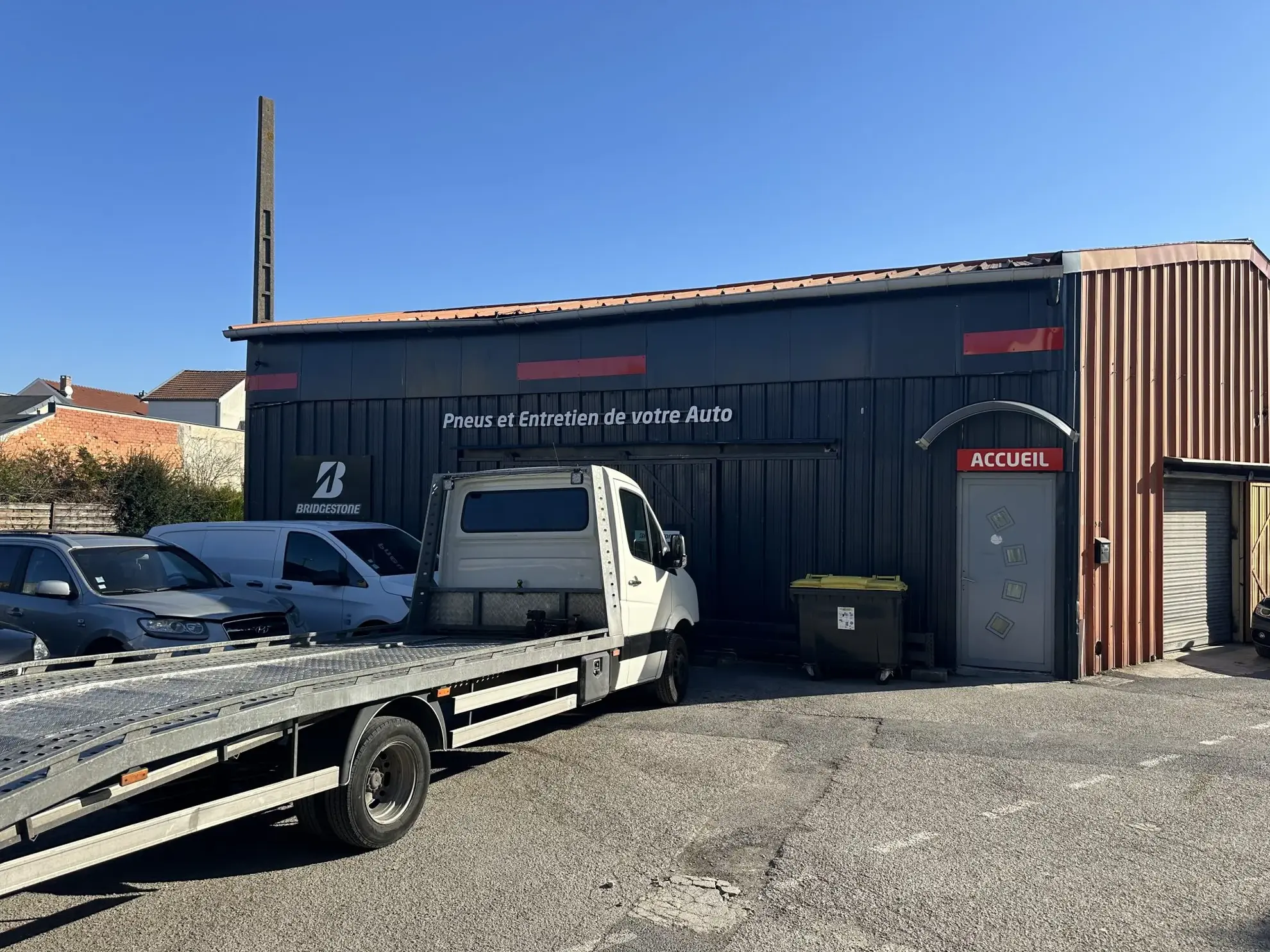 Fonds de commerce automobile à Reims avec atelier lumineux et emplacement stratégique 