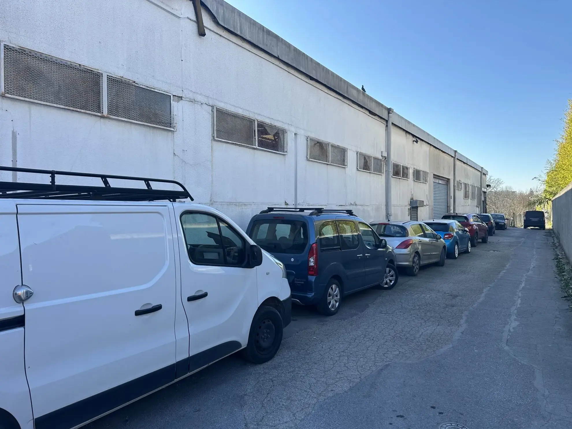 Fonds de commerce automobile à Reims avec atelier lumineux et emplacement stratégique 