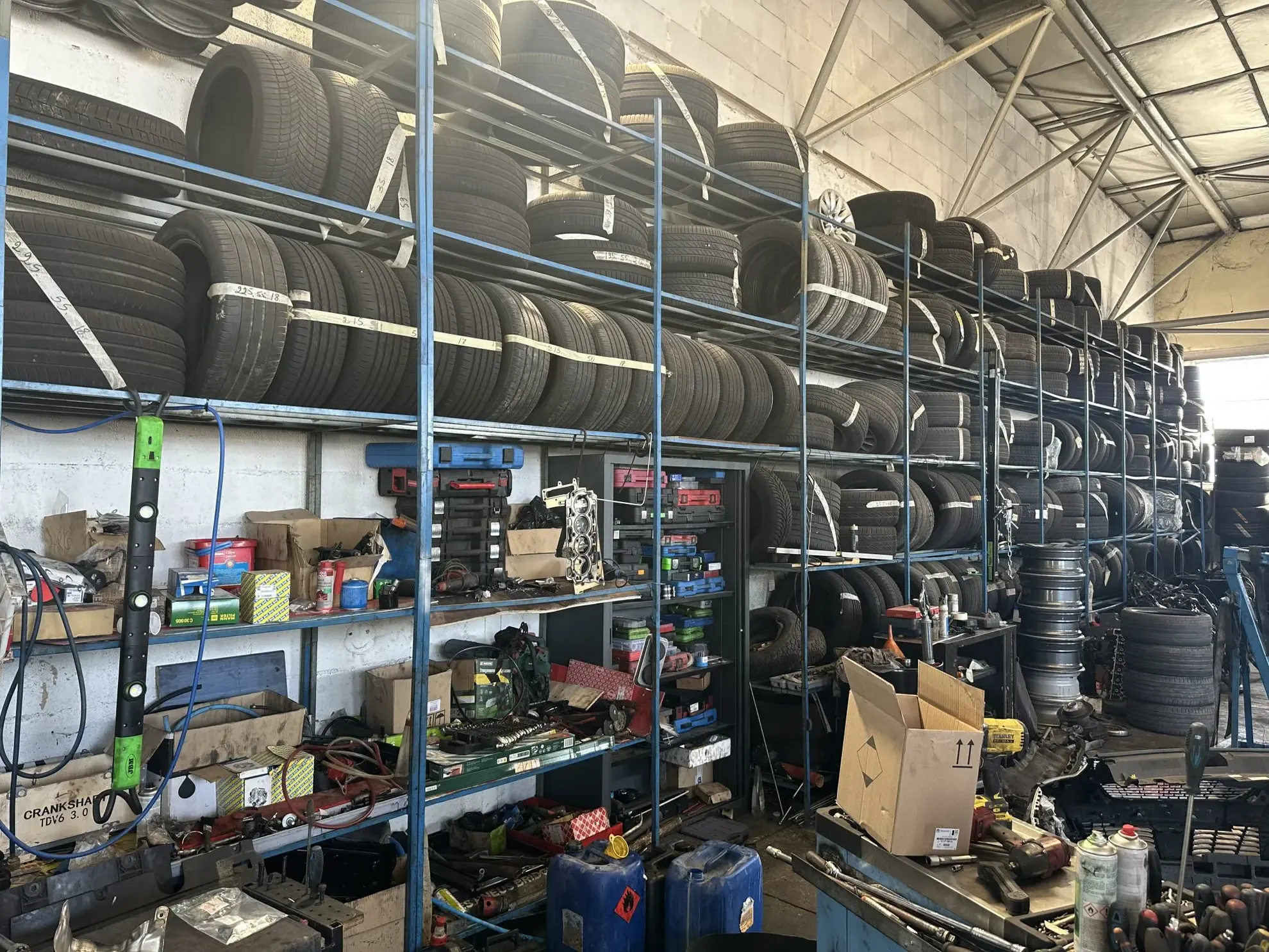Fonds de commerce automobile à Reims avec atelier lumineux et emplacement stratégique 