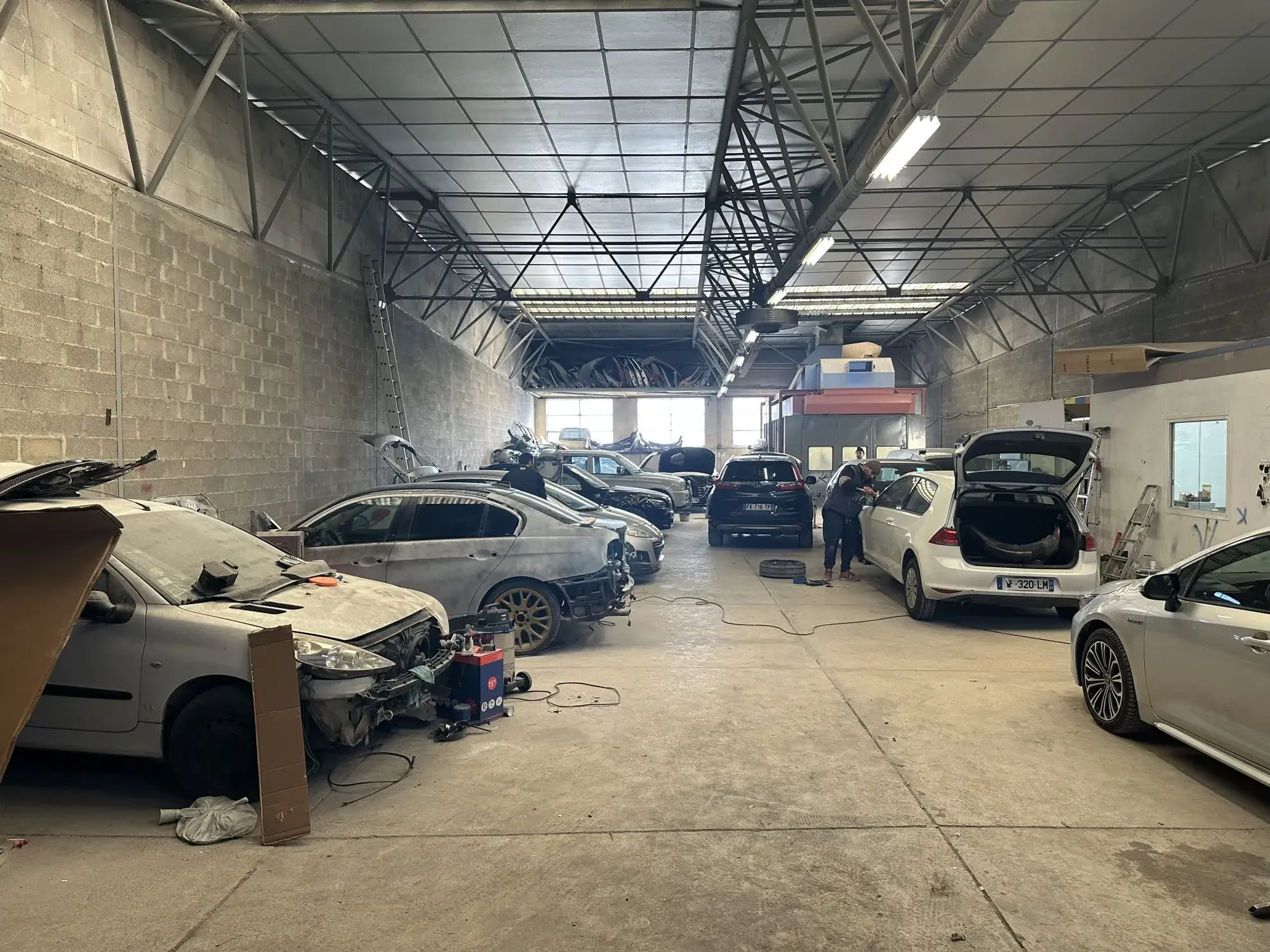 Fonds de commerce automobile à Reims avec atelier lumineux et emplacement stratégique 