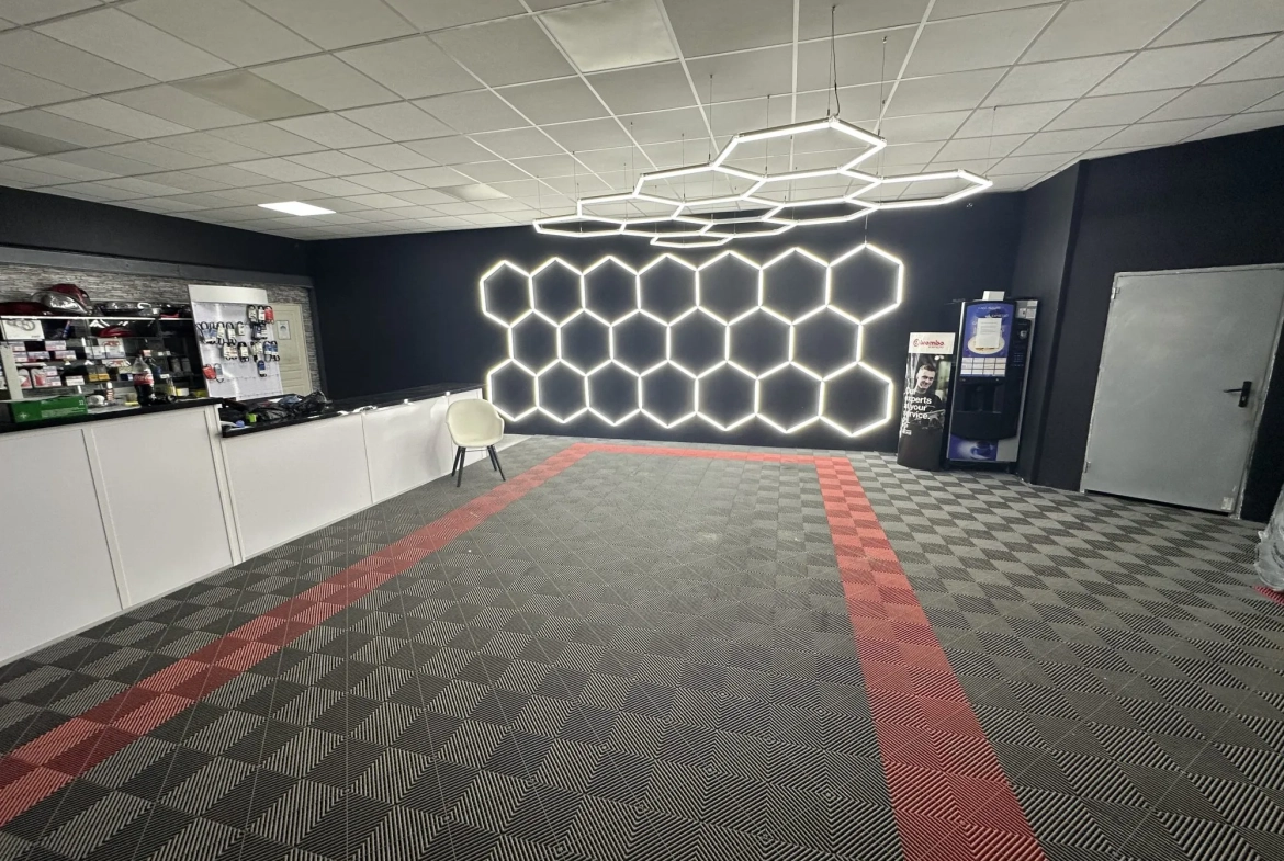 Fonds de commerce automobile à Reims avec atelier lumineux et emplacement stratégique 