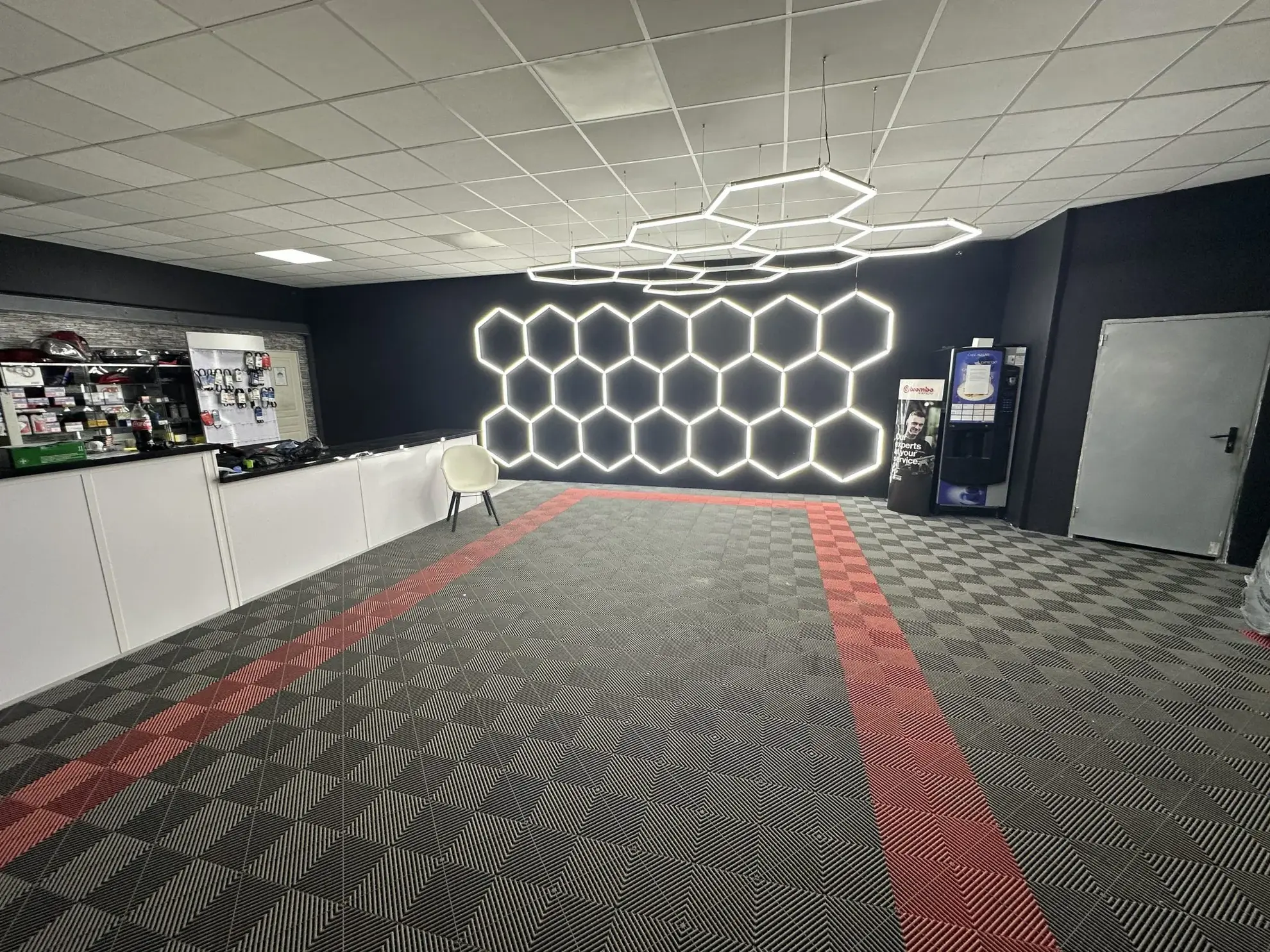 Fonds de commerce automobile à Reims avec atelier lumineux et emplacement stratégique 