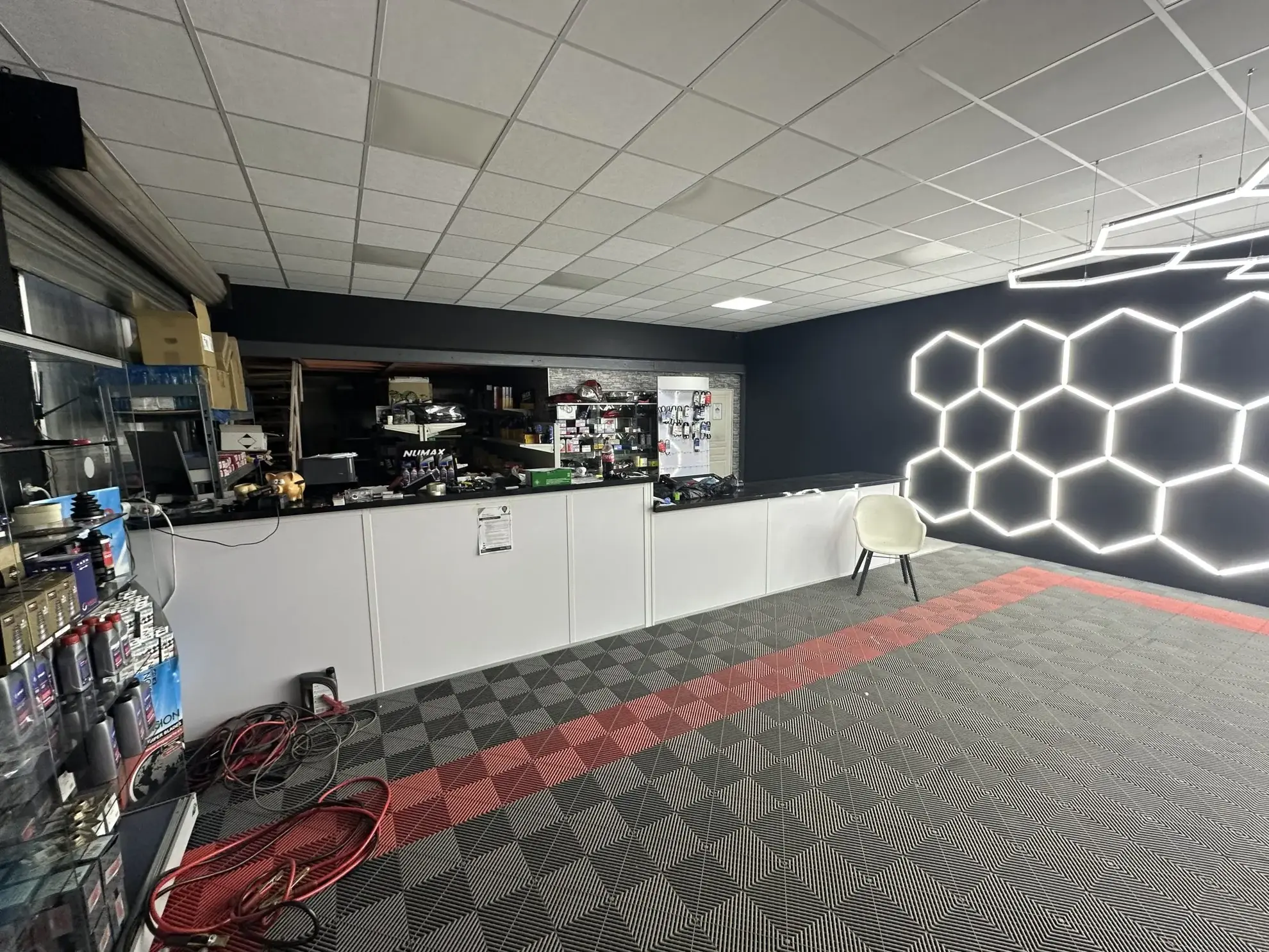 Fonds de commerce automobile à Reims avec atelier lumineux et emplacement stratégique 
