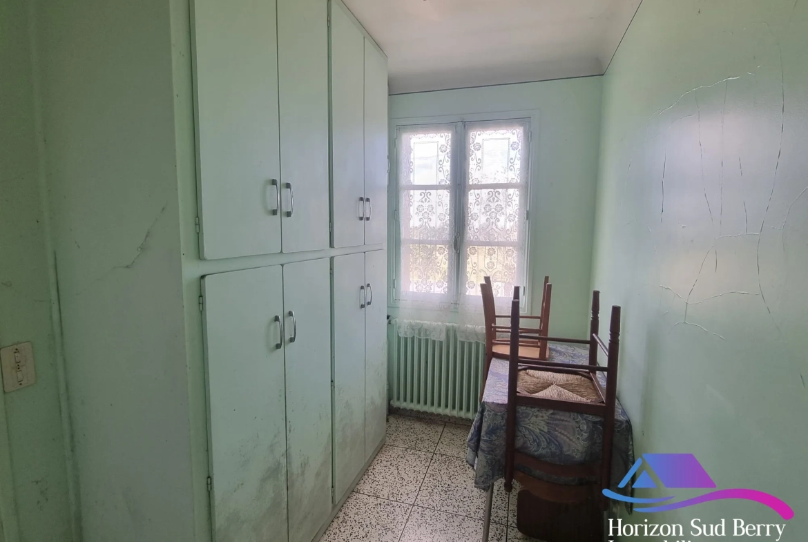 cellier Maison à rénover avec grand terrain à Aigurande, proche du centre-ville 