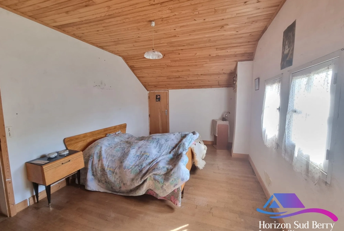 chambre3 Maison à rénover avec grand terrain à Aigurande, proche du centre-ville 