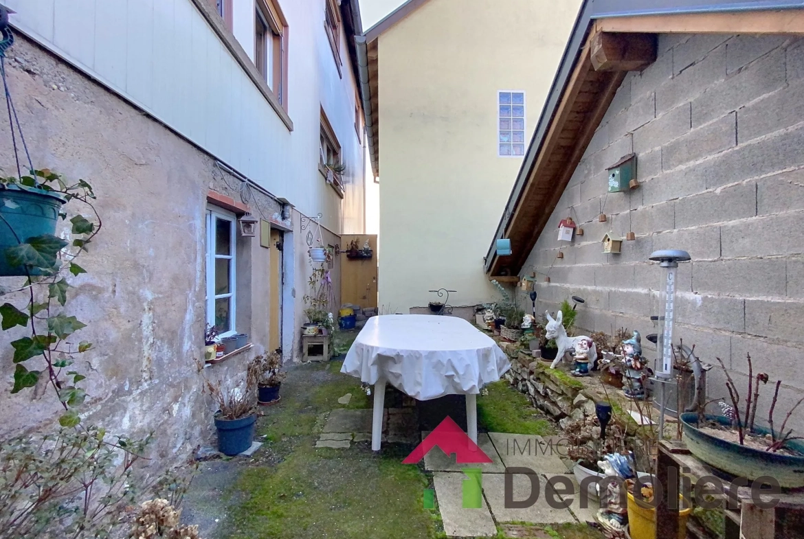 Maison spacieuse avec potentiel de division à Muhlbach-sur-Bruche 