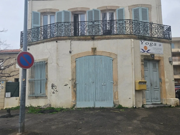 Local commercial à Narbonne avec vue Canal, 49,81 m² à rénover
