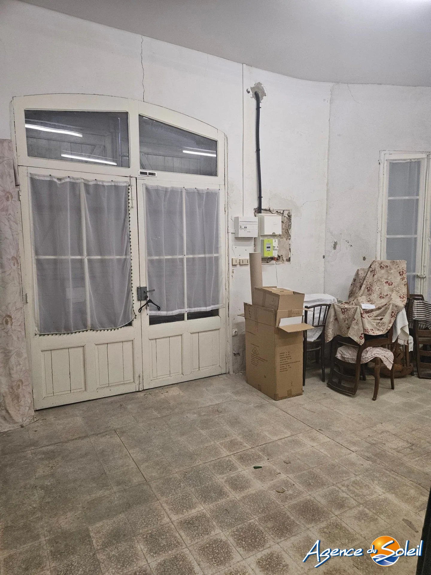 Local commercial à Narbonne avec vue Canal, 49,81 m² à rénover 