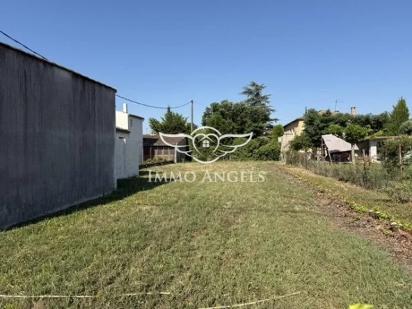 Terrain à bâtir de 543 m² à Le Thor proches de l'Isle sur la Sorgue