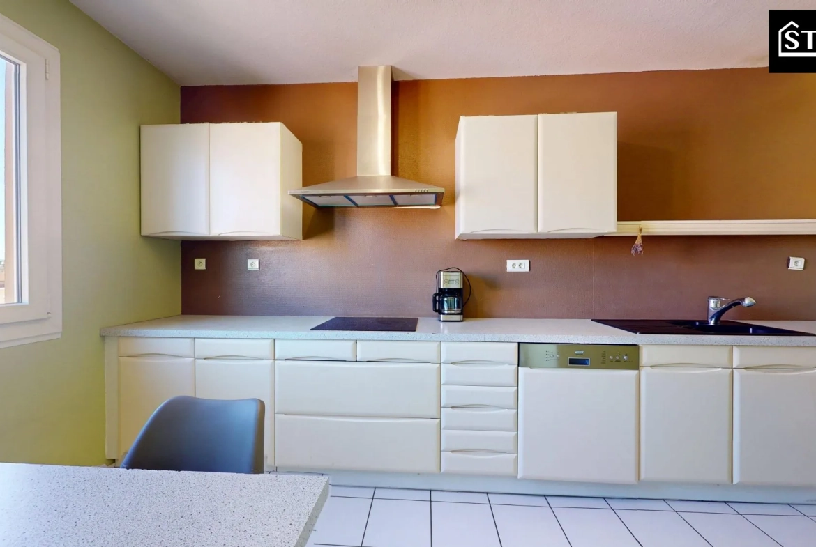 Appartement T4/T5 lumineux avec ascenseur, cave et parking au centre de Belfort 