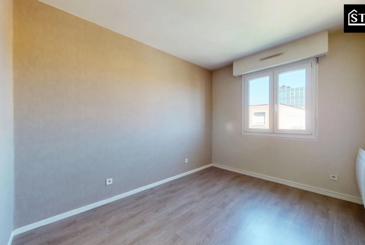 Appartement T4/T5 lumineux avec ascenseur, cave et parking au centre de Belfort 