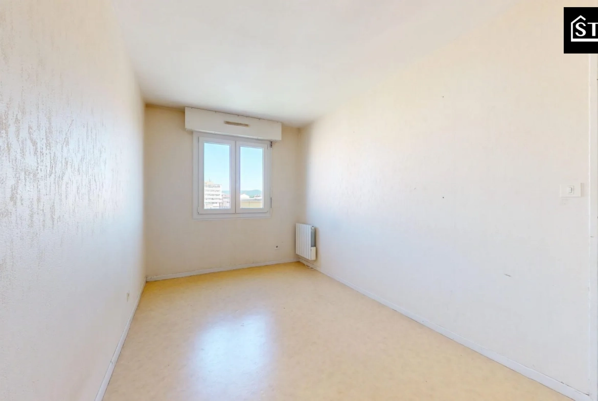 Appartement T4/T5 lumineux avec ascenseur, cave et parking au centre de Belfort 