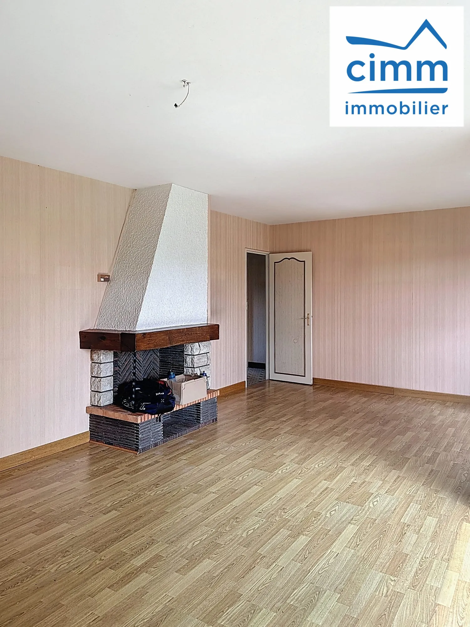 Maison de plain-pied à Pannes avec 2 chambres, jardin et garage 