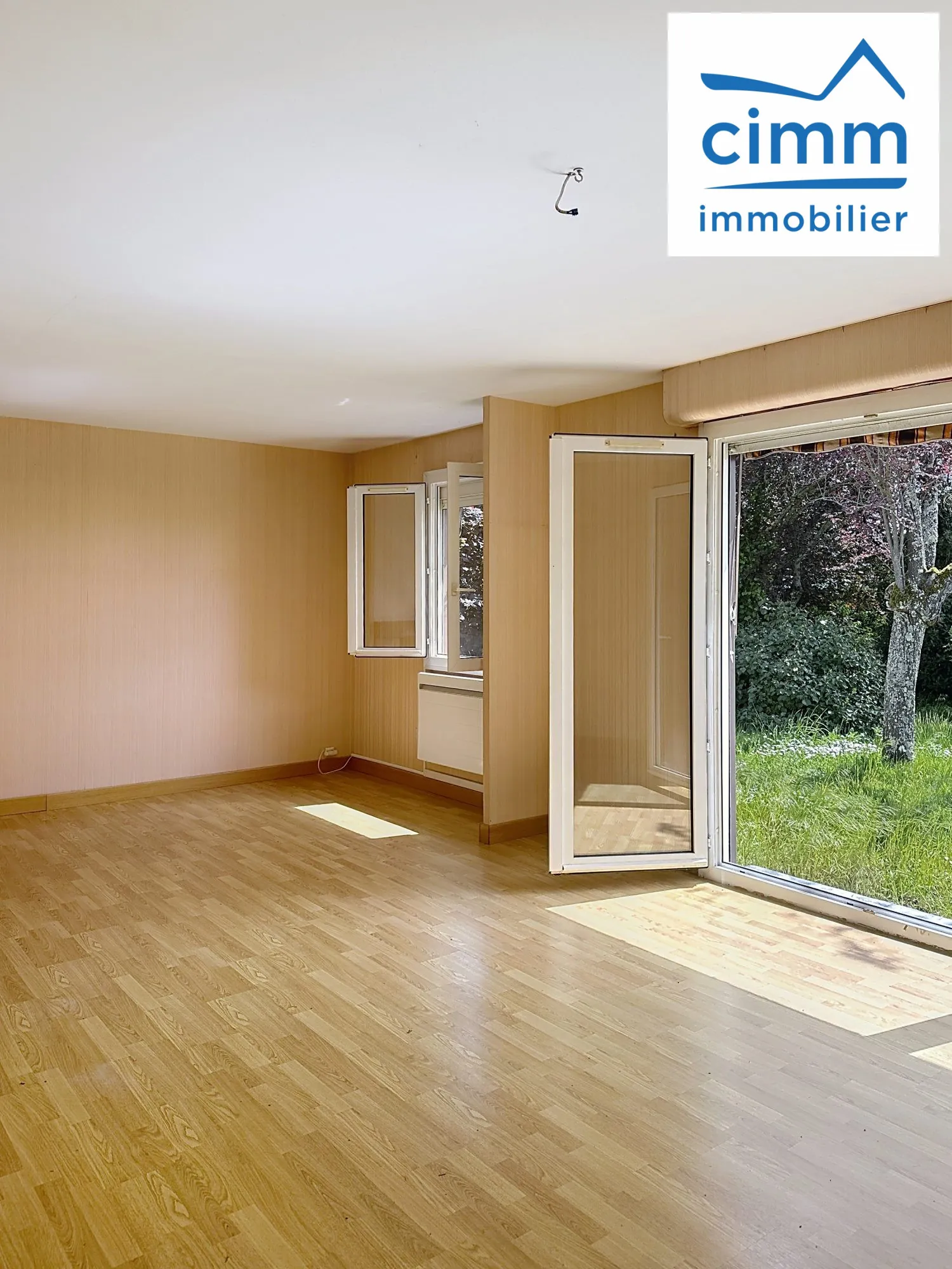 Maison de plain-pied à Pannes avec 2 chambres, jardin et garage 